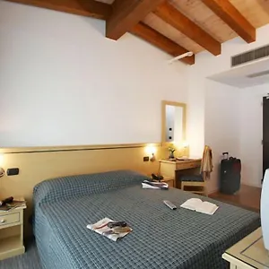 https://mary.hotelslidodijesolo.com