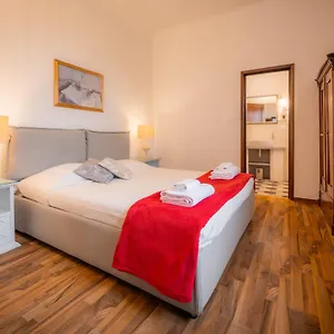 https://novella-house.it-tuscanyhotel.com