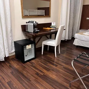 https://hotel-moderno-piombino-57025.it-tuscanyhotel.com