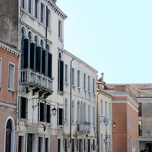 Canal Riva De Biasio Venecia